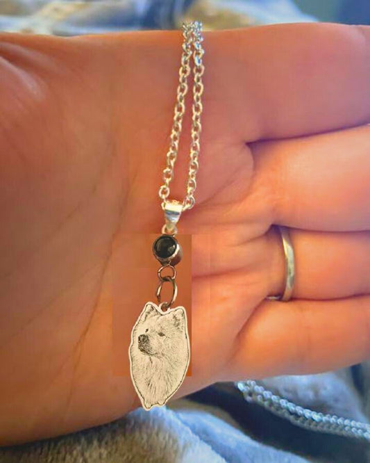 Collar Pearl Projector